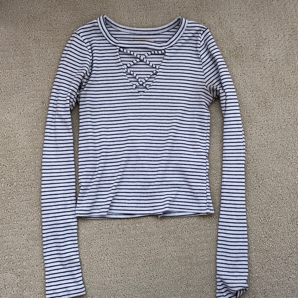 hollister long sleeved top